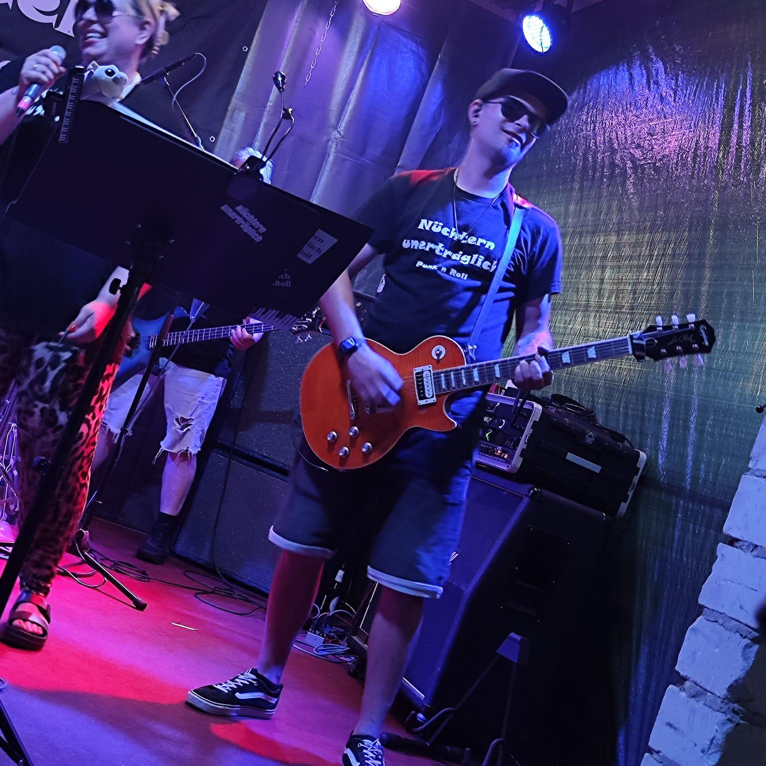 Jan-Henrik Schwermer – Guitar