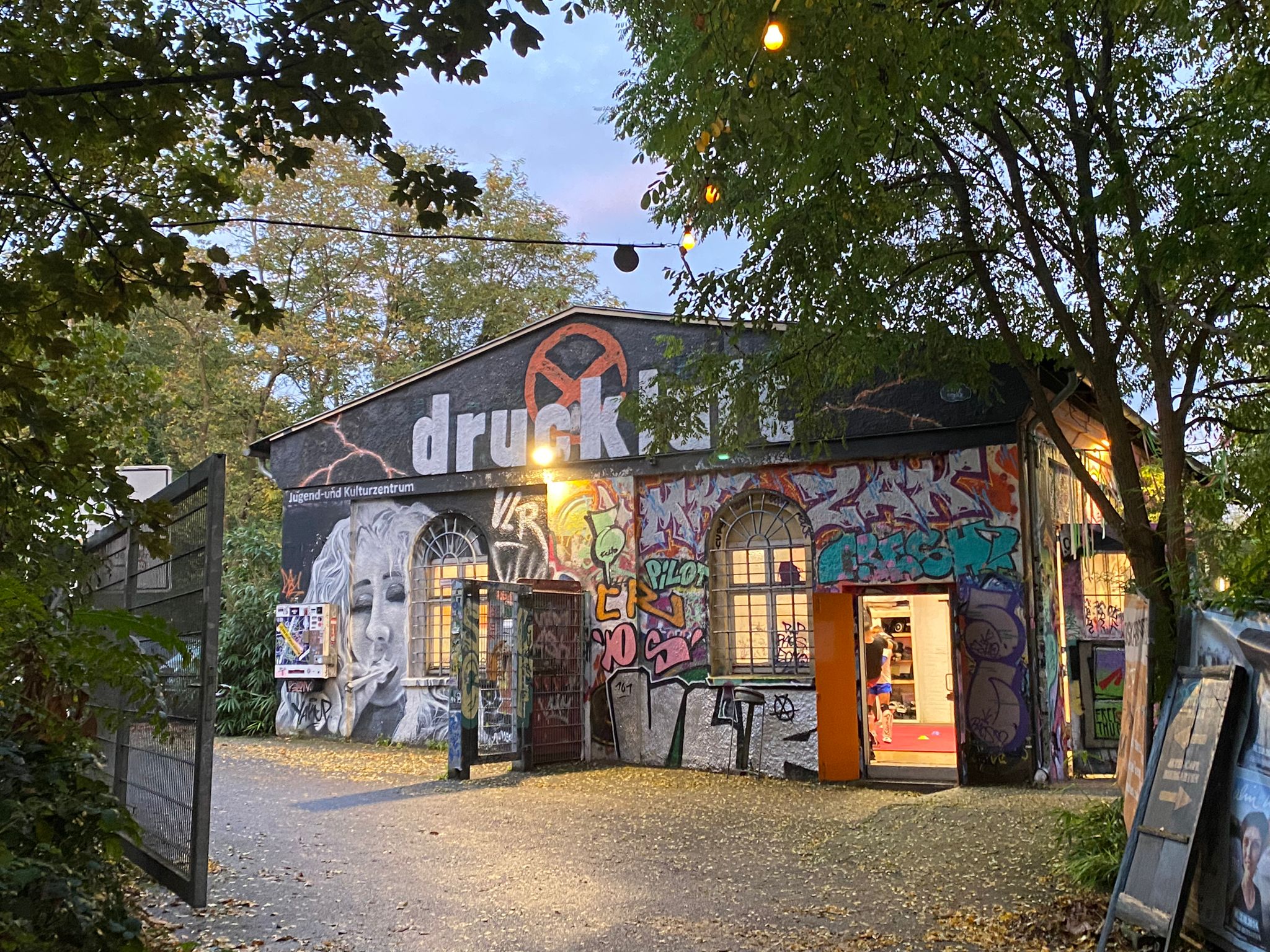 Nüchtern Unerträglich – Druckluft Oberhausen – Foto 15